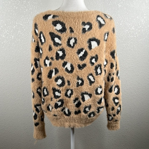 Express Brown Fuzzy Leopard Knit Long Sleeve Crewneck Sweater Size Medium - Picture 4 of 6
